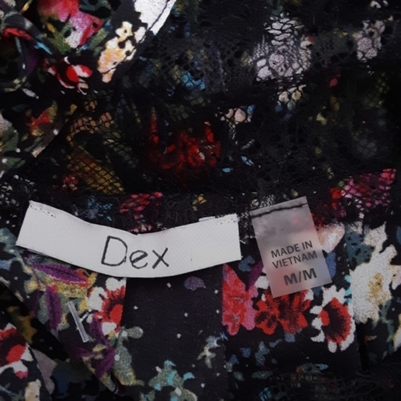 Dex Hi-Low Floral Top with Lace and Tie Back - Picture 4 of 6